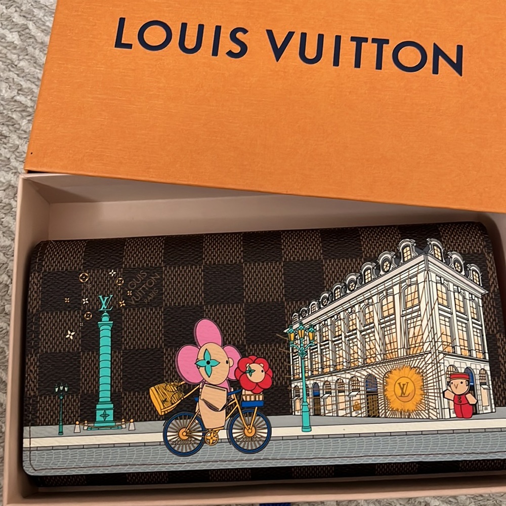 Louis Vuitton limited addition new wallet with box